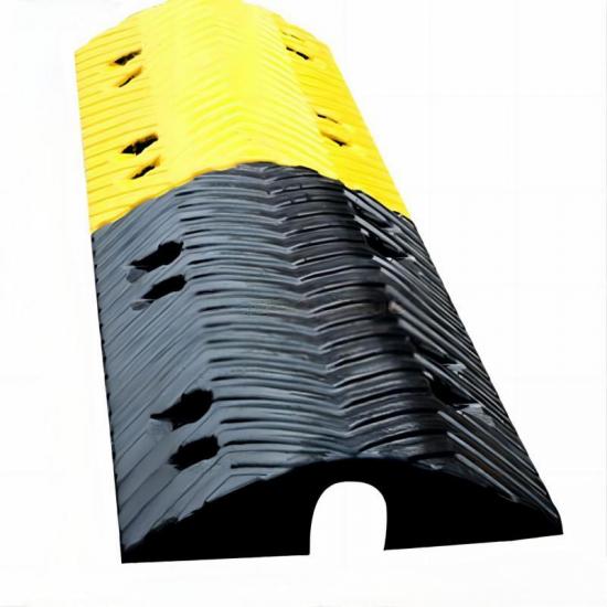 Heavy-Duty 1-Hole Rubber Speed Bump Ramp